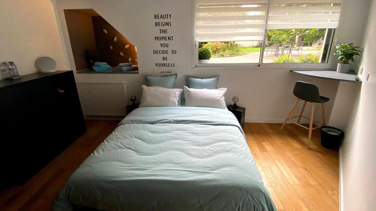 Au 10 Bed & Breakfast Luisant Rum bild