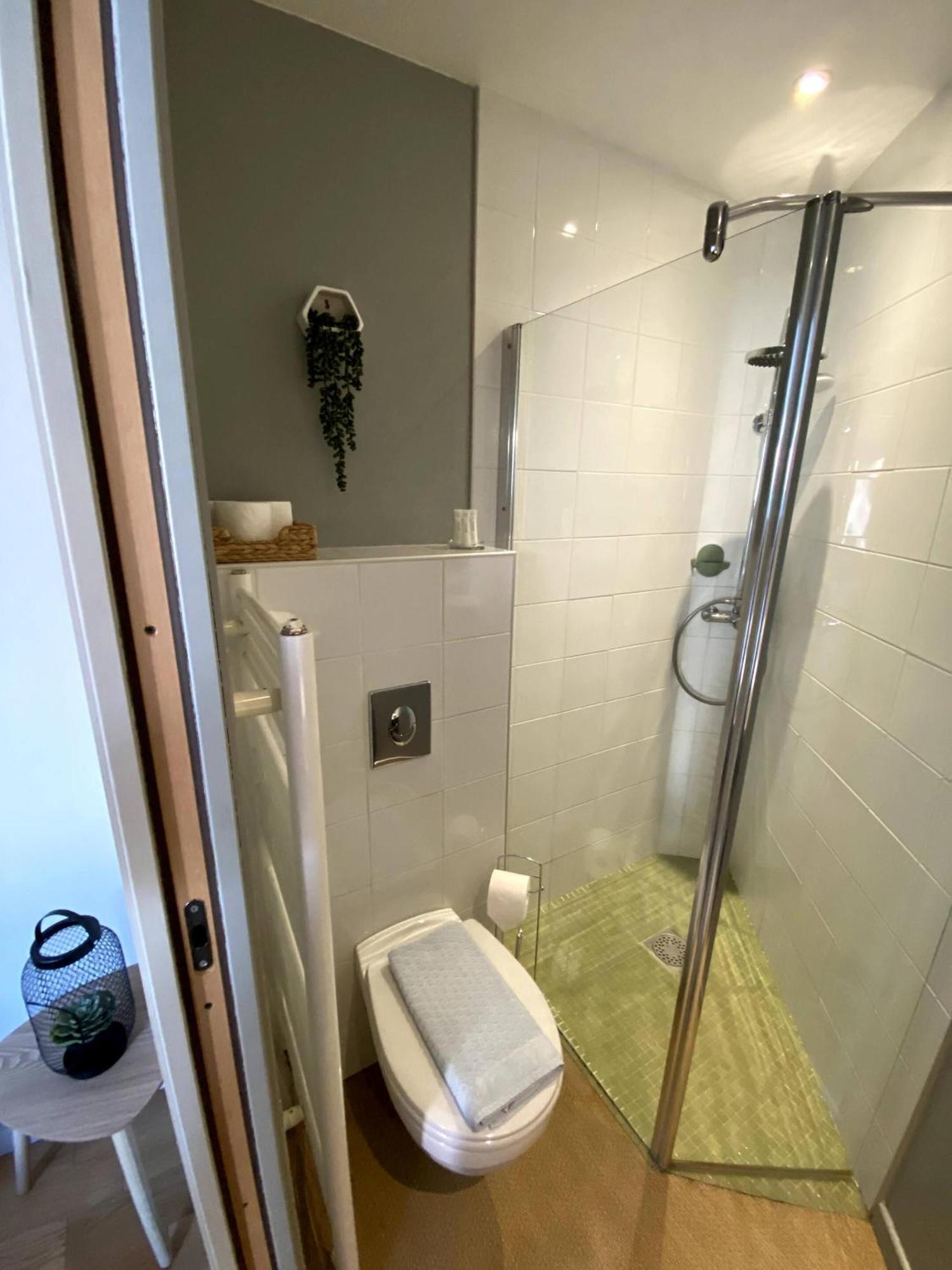 Au 10 Bed & Breakfast Luisant Rum bild