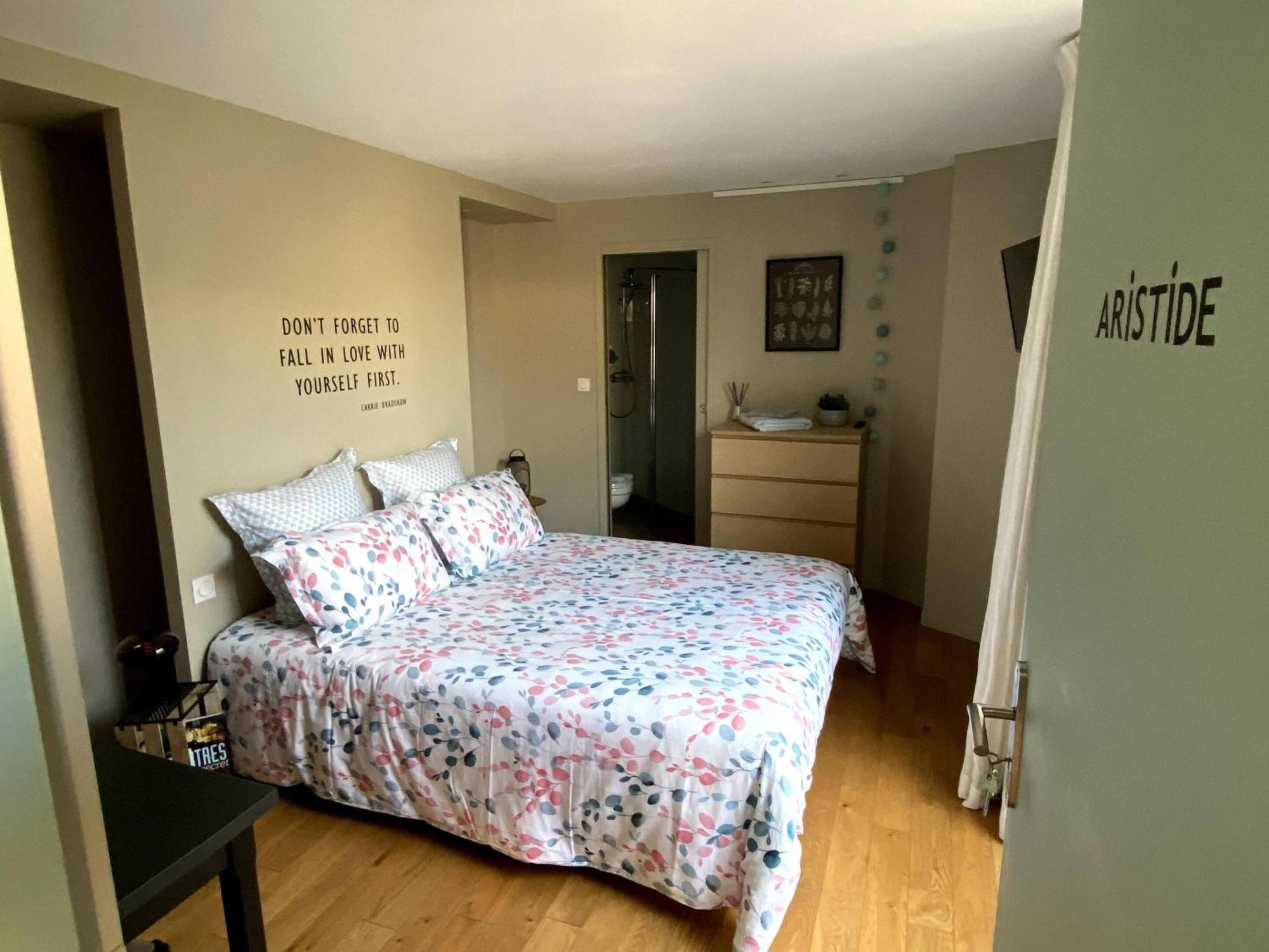 Au 10 Bed & Breakfast Luisant Rum bild