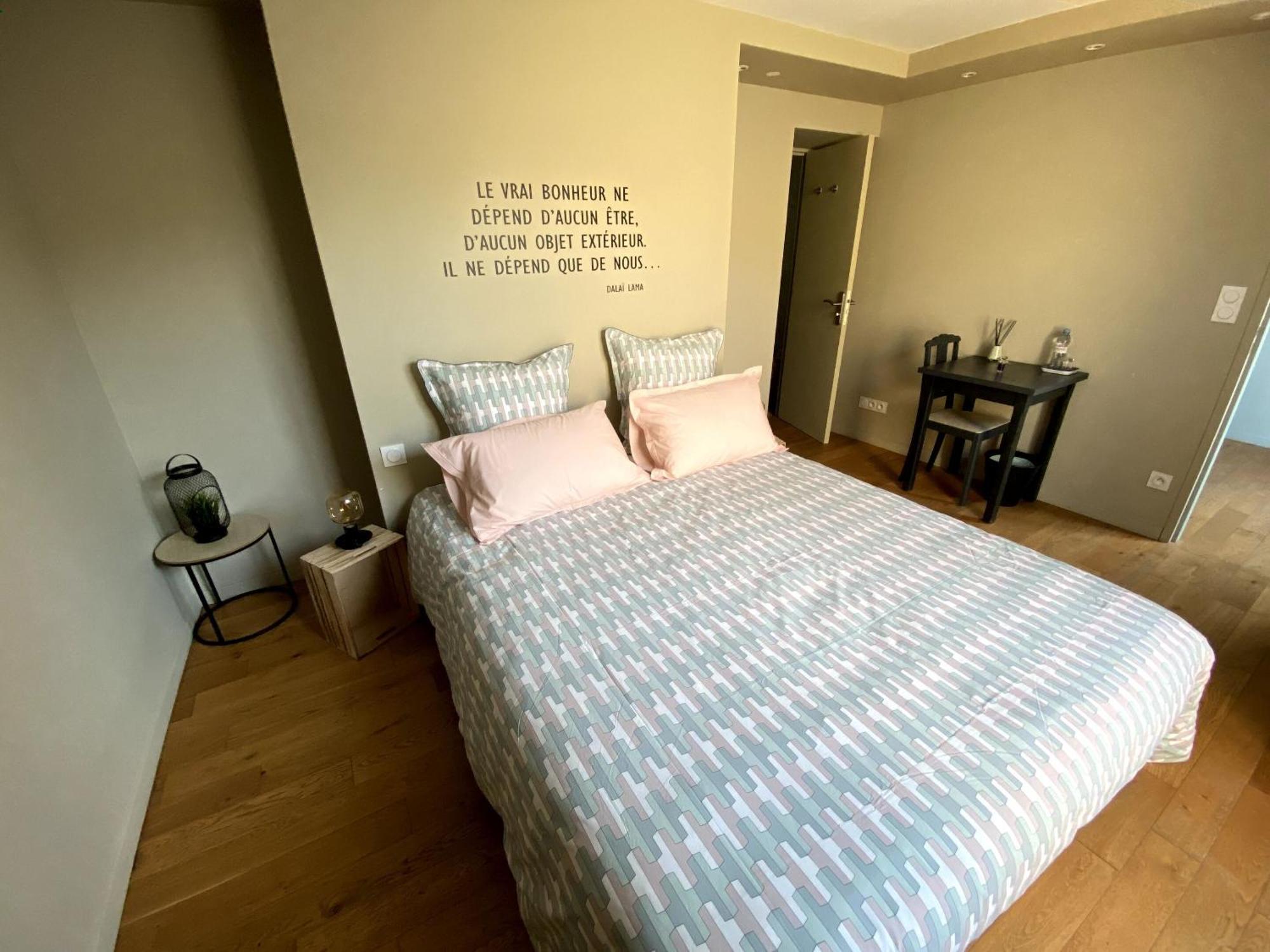 Au 10 Bed & Breakfast Luisant Rum bild